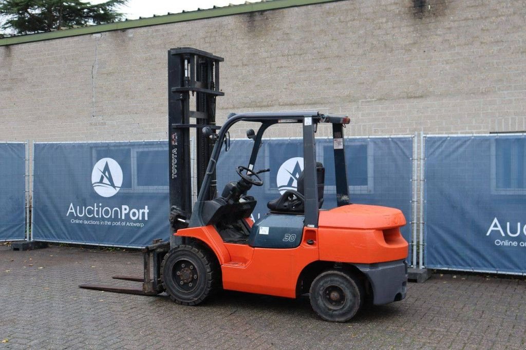 Frontstapler of the type Toyota 02-7FD30, Gebrauchtmaschine in Antwerpen (Picture 4)
