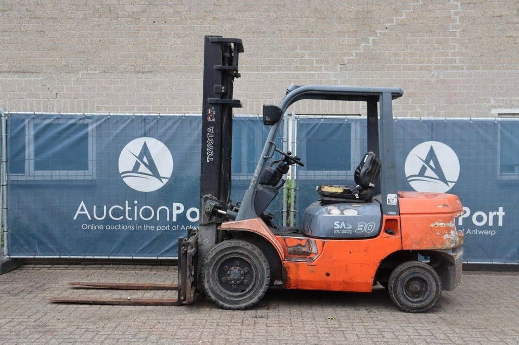 Frontstapler Türe ait Toyota 02-7FDF30, Gebrauchtmaschine içinde Antwerpen (resim 2)