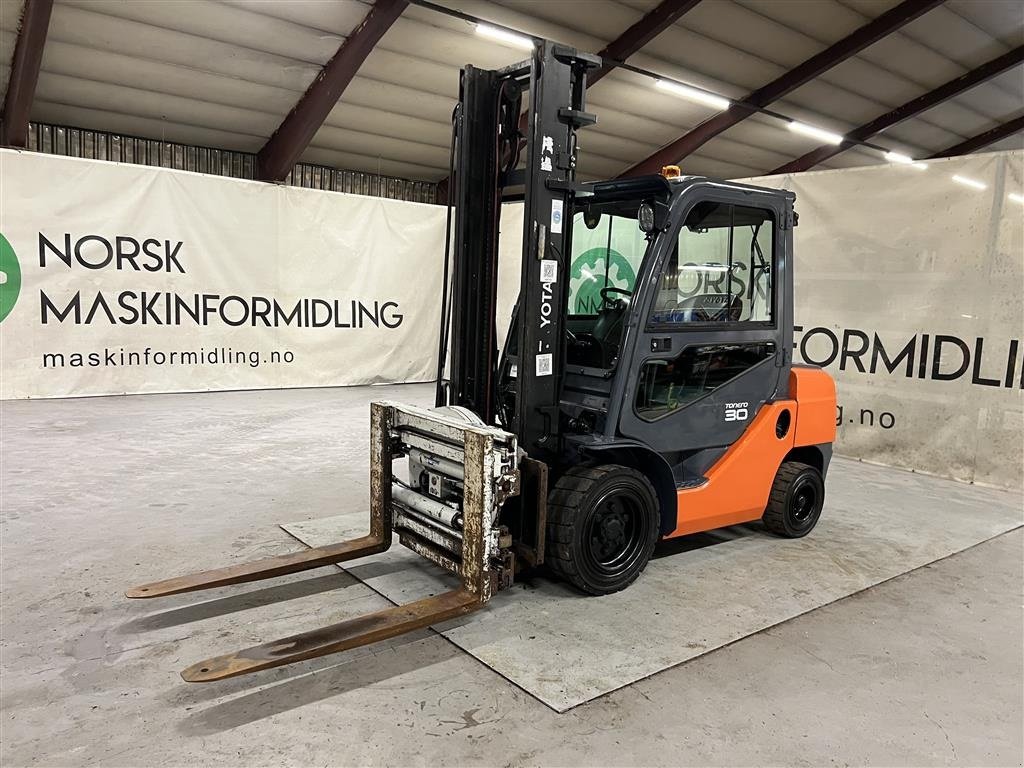 Frontstapler des Typs Toyota 02-8FDF30 ROTATOR, Gebrauchtmaschine in Ølen (Bild 3)