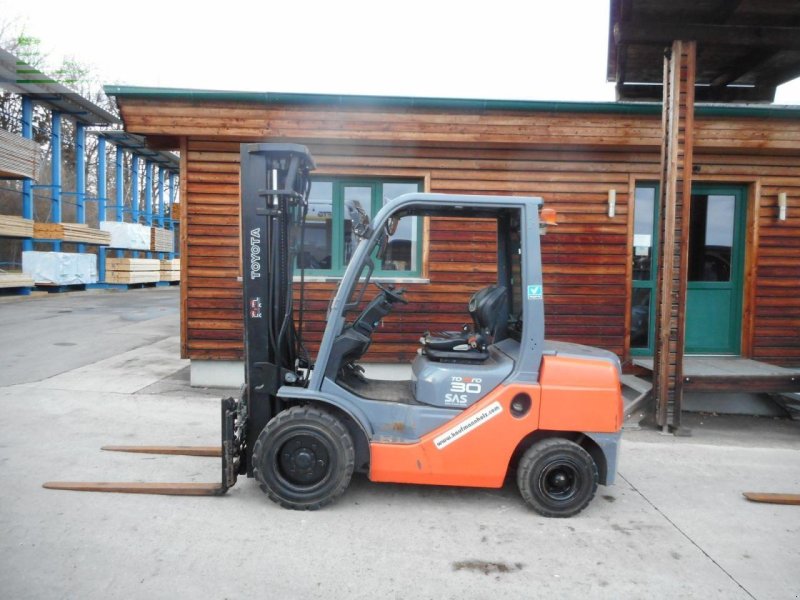 Frontstapler типа Toyota 02-8fdf30 triplex 5m + ss + zv + halbkab., Gebrauchtmaschine в ST. NIKOLAI/DR. (Фотография 1)