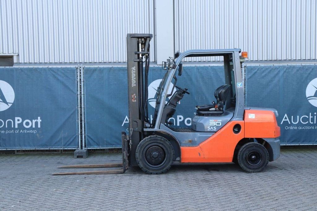 Frontstapler typu Toyota 02-8FDF30, Gebrauchtmaschine w Antwerpen (Zdjęcie 2)