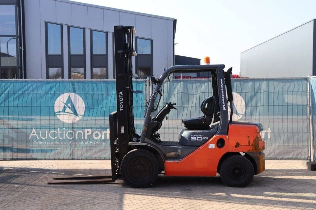 Frontstapler типа Toyota 02-8FDF30, Gebrauchtmaschine в Antwerpen (Фотография 2)