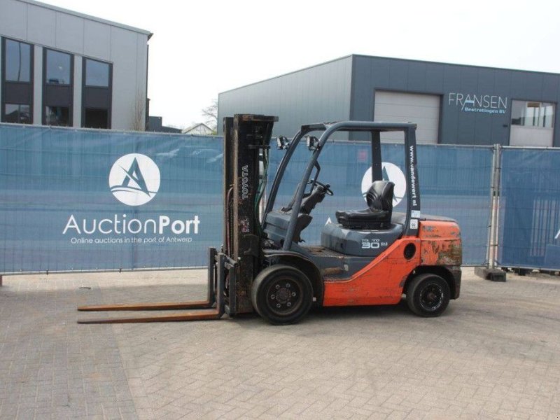 Frontstapler типа Toyota 02-8FDF30, Gebrauchtmaschine в Antwerpen (Фотография 1)