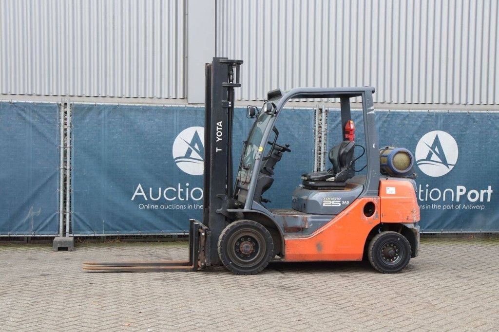 Frontstapler типа Toyota 02-8FGF25, Gebrauchtmaschine в Antwerpen (Фотография 1)
