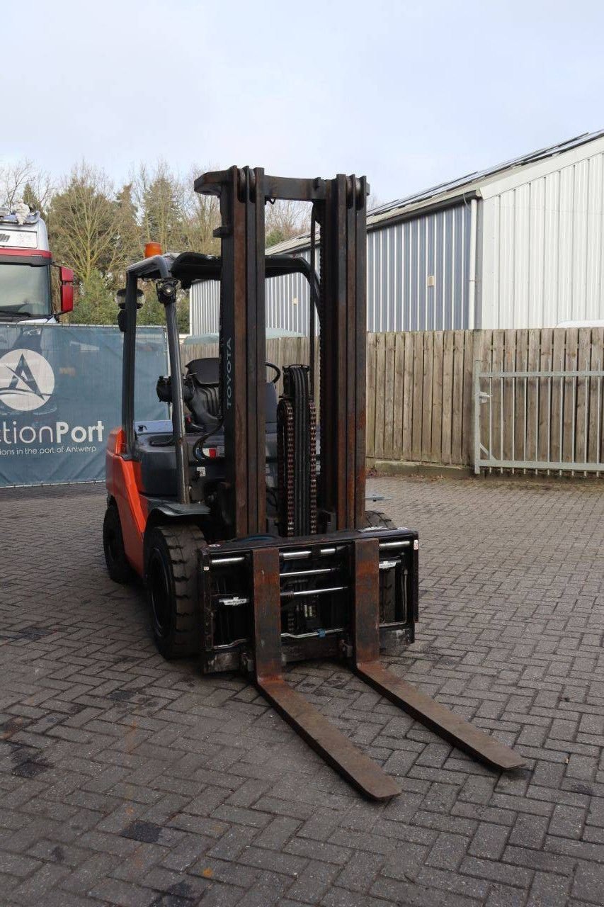 Frontstapler typu Toyota 02-8FGF30, Gebrauchtmaschine w Antwerpen (Zdjęcie 8)