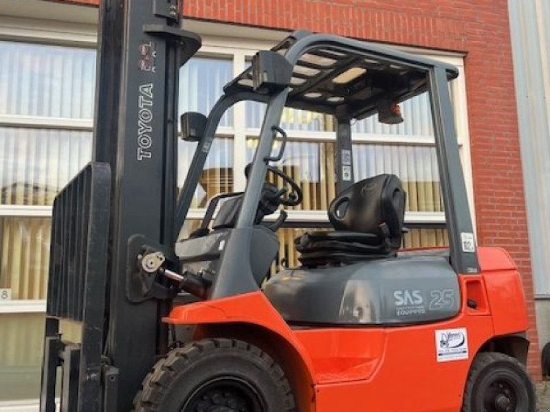 Toyota 02-FDF25, Gebrauchtmaschine, Year of manuf.: 2002, Operating hours / hectare: 4418 (Picture 1) Frontstapler of the type Toyota 02-FDF25, Gebrauchtmaschine in Schijndel (Picture 1)