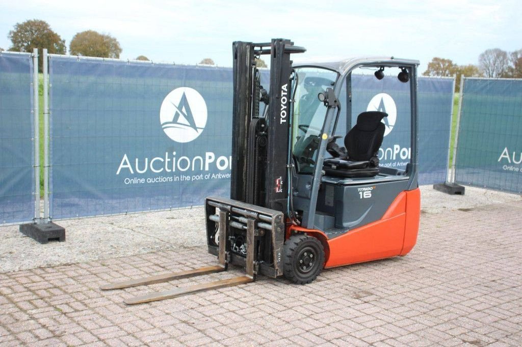 Frontstapler du type Toyota 16, Gebrauchtmaschine en Antwerpen (Photo 9)