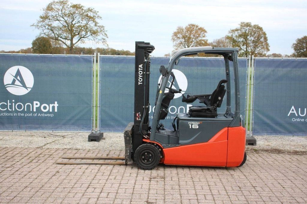 Frontstapler du type Toyota 16, Gebrauchtmaschine en Antwerpen (Photo 2)