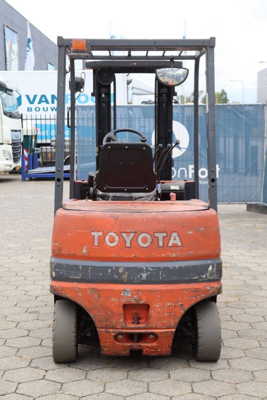 Frontstapler des Typs Toyota 25, Gebrauchtmaschine in Antwerpen (Bild 5)