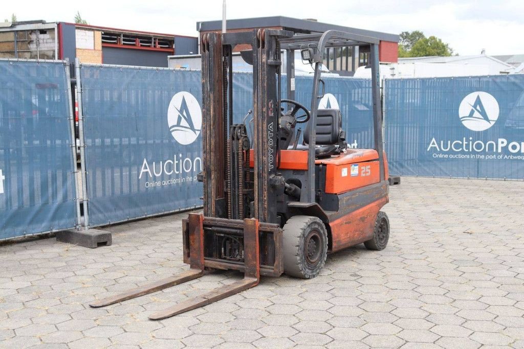 Frontstapler des Typs Toyota 25, Gebrauchtmaschine in Antwerpen (Bild 10)