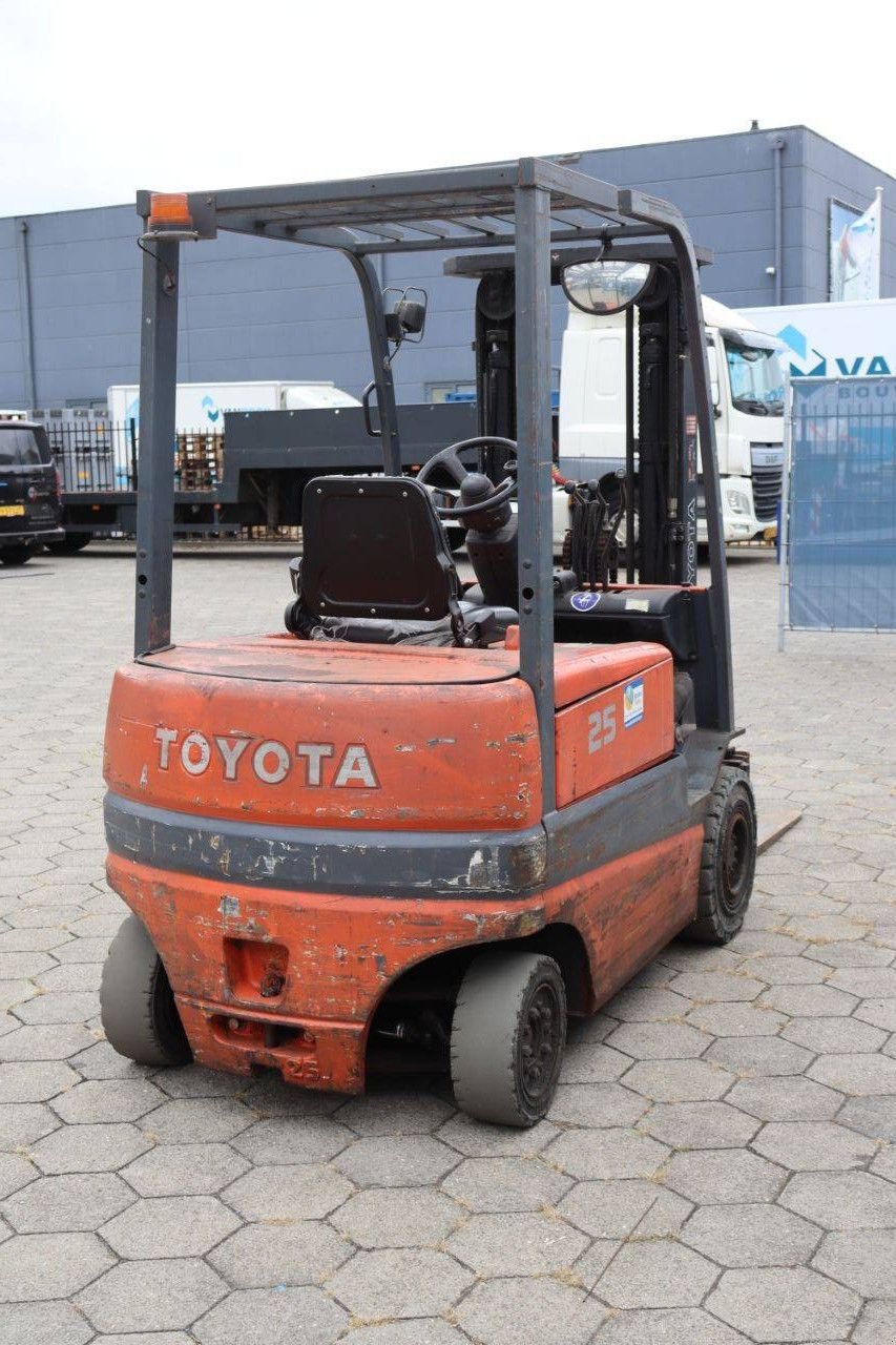 Frontstapler des Typs Toyota 25, Gebrauchtmaschine in Antwerpen (Bild 7)
