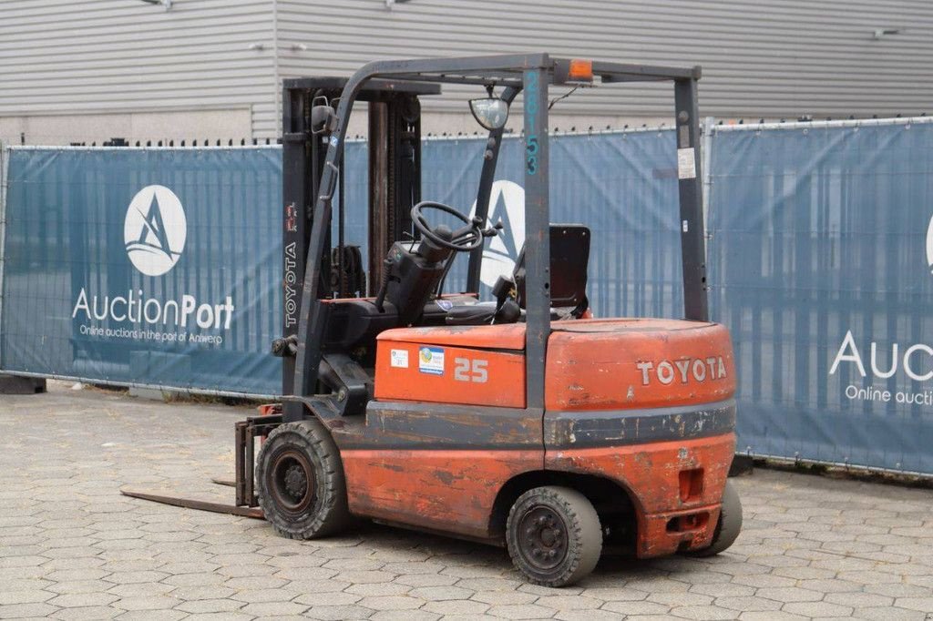 Frontstapler tipa Toyota 25, Gebrauchtmaschine u Antwerpen (Slika 4)