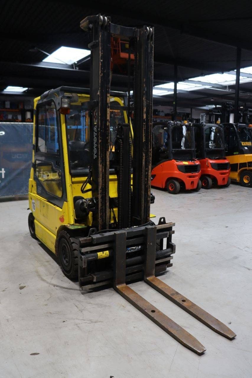 Frontstapler of the type Toyota 25, Gebrauchtmaschine in Antwerpen (Picture 8)