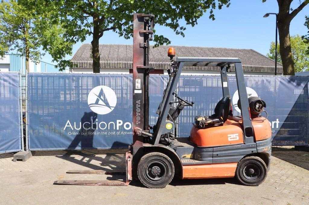 Frontstapler typu Toyota 25, Gebrauchtmaschine w Antwerpen (Zdjęcie 2)