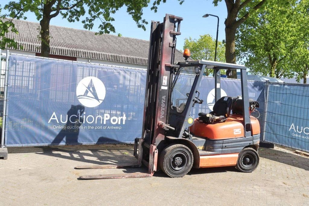 Frontstapler typu Toyota 25, Gebrauchtmaschine w Antwerpen (Zdjęcie 1)