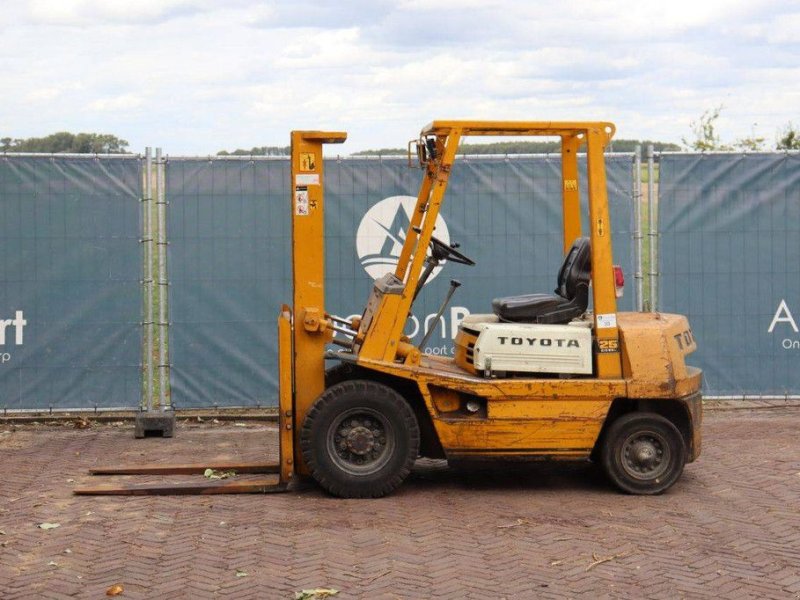 Frontstapler tip Toyota 3FD25, Gebrauchtmaschine in Antwerpen (Poză 1)