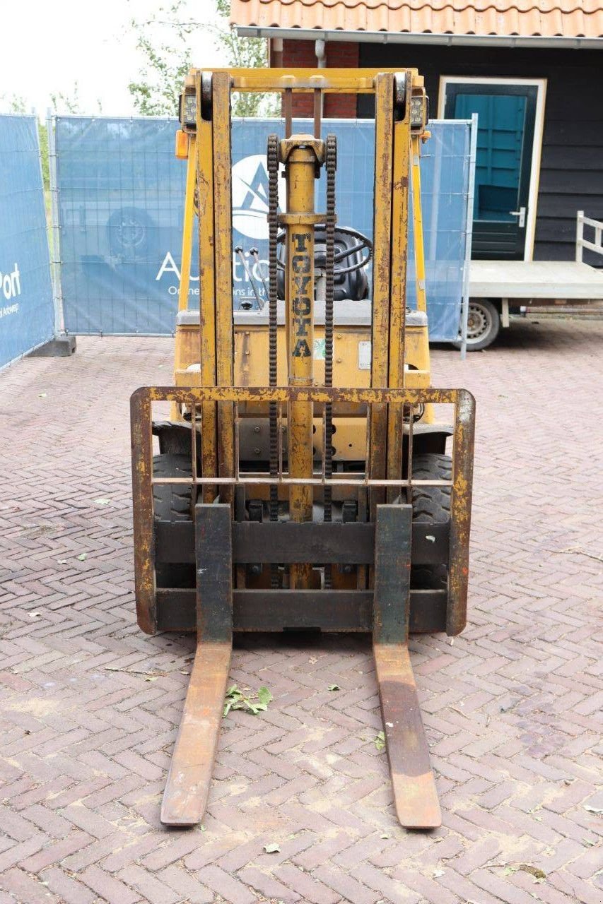 Frontstapler tip Toyota 3FD25, Gebrauchtmaschine in Antwerpen (Poză 9)