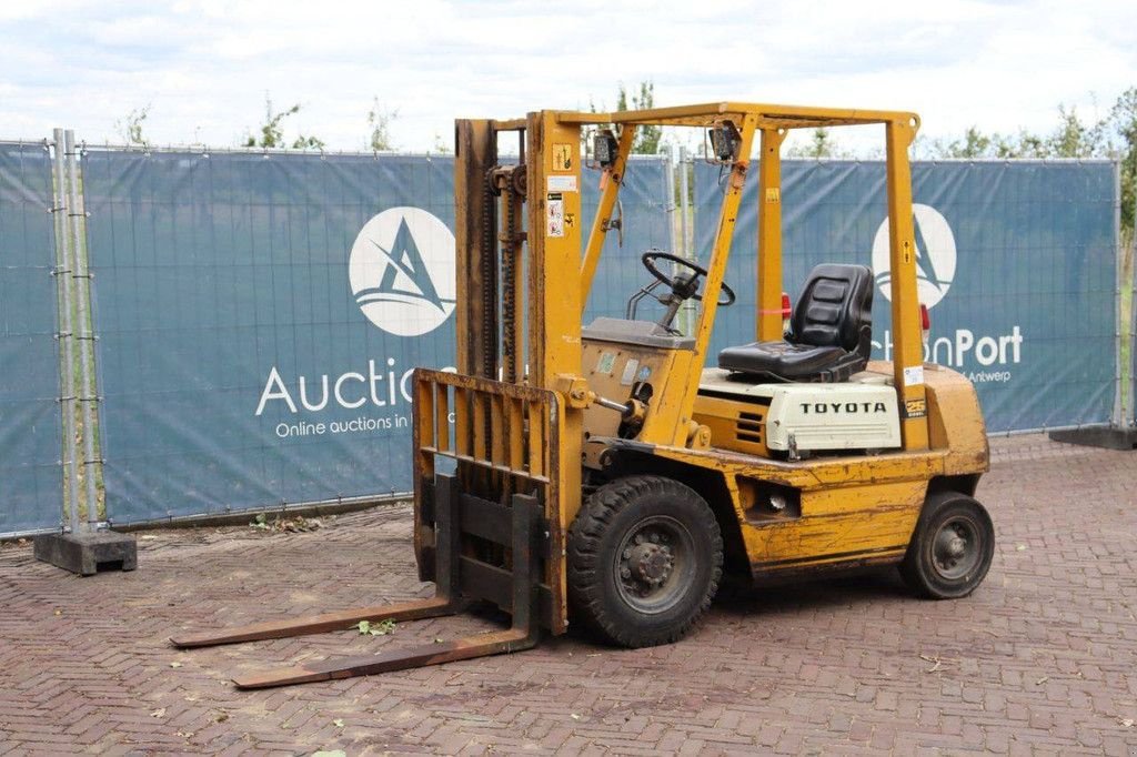 Frontstapler tip Toyota 3FD25, Gebrauchtmaschine in Antwerpen (Poză 10)