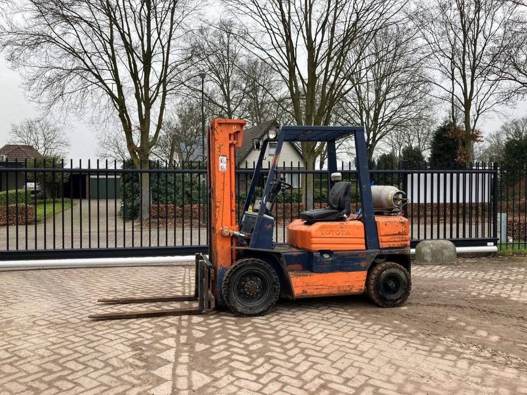 Frontstapler of the type Toyota 42-5FGF 25, Gebrauchtmaschine in Antwerpen (Picture 2)