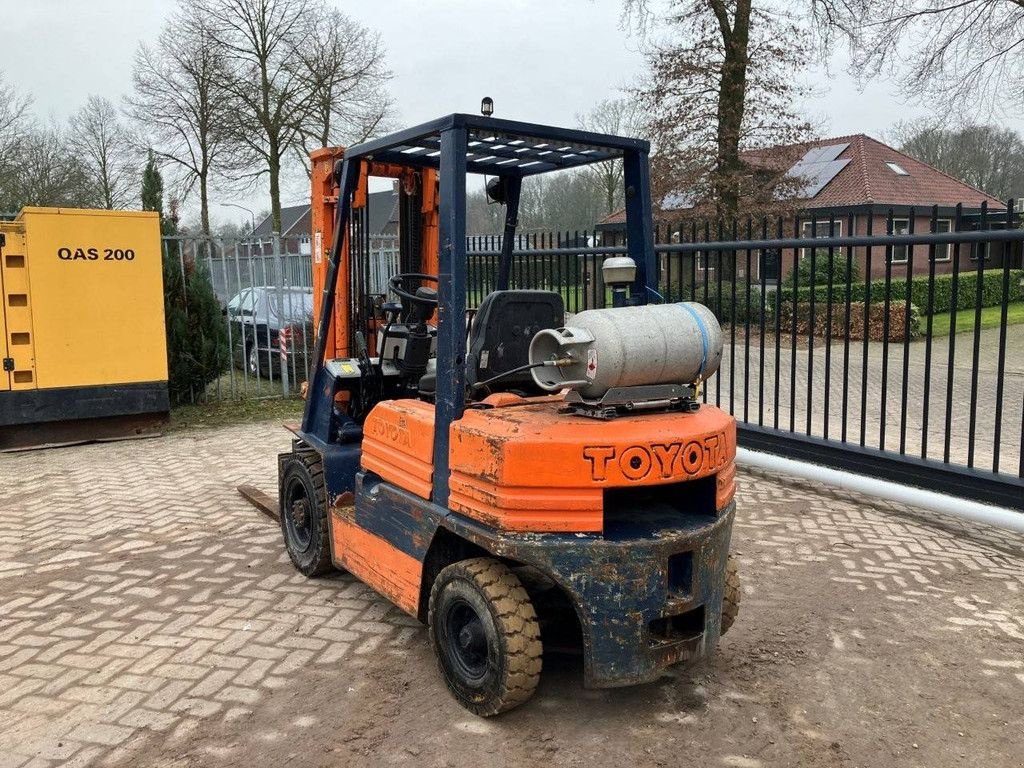 Frontstapler of the type Toyota 42-5FGF 25, Gebrauchtmaschine in Antwerpen (Picture 4)