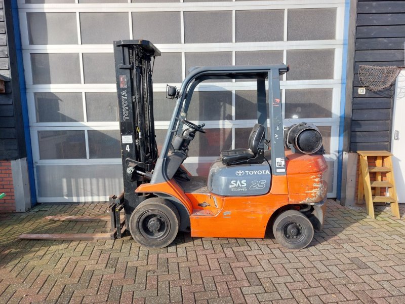 Frontstapler typu Toyota 42-7FGF25 triplex sideshift, Gebrauchtmaschine w Harskamp