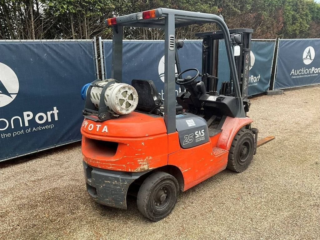 Frontstapler of the type Toyota 42-7FGF25, Gebrauchtmaschine in Antwerpen (Picture 3)