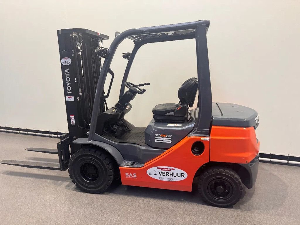 Frontstapler of the type Toyota 52-8 FDF 25, Neumaschine in Culemborg (Picture 9)