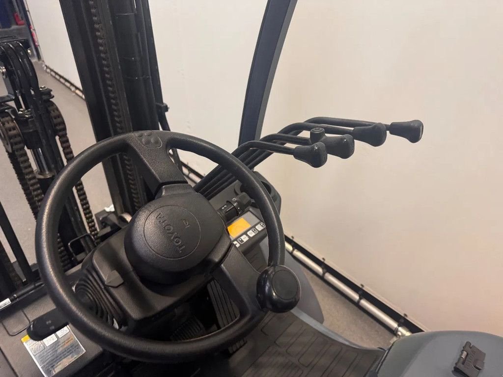 Frontstapler of the type Toyota 52-8 FDF 25, Neumaschine in Culemborg (Picture 11)