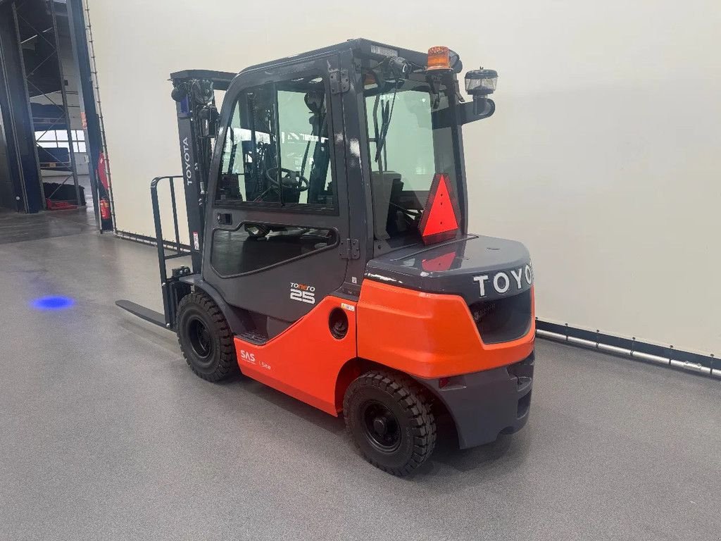 Frontstapler des Typs Toyota 52-8 FDF 25, Gebrauchtmaschine in Culemborg (Bild 5)