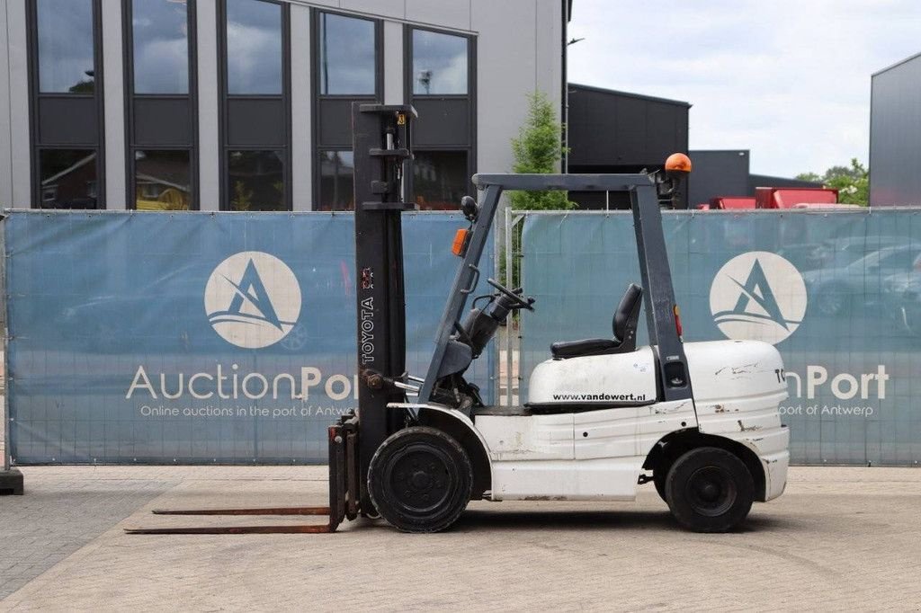 Frontstapler tip Toyota 62-6FDF30, Gebrauchtmaschine in Antwerpen (Poză 2)