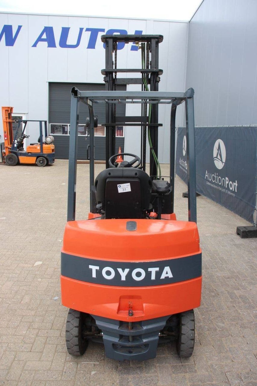 Frontstapler des Typs Toyota 7FBMF20, Gebrauchtmaschine in Antwerpen (Bild 4)