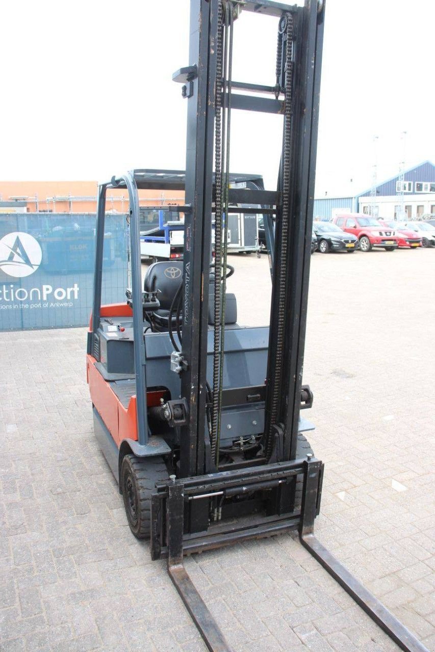 Frontstapler des Typs Toyota 7FBMF20, Gebrauchtmaschine in Antwerpen (Bild 7)