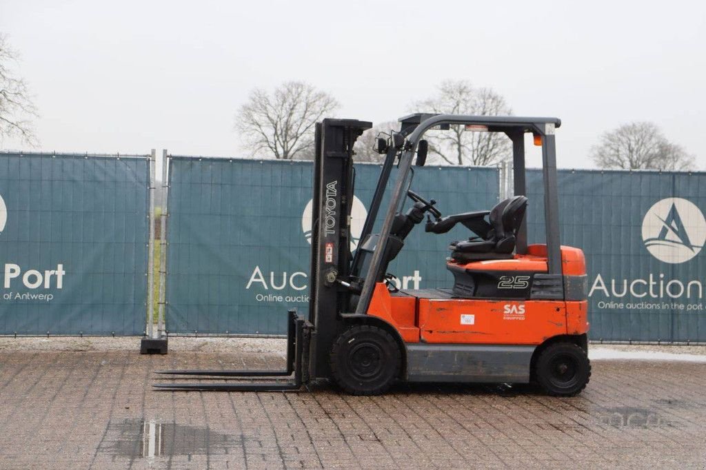 Frontstapler типа Toyota 7FBMF25, Gebrauchtmaschine в Antwerpen (Фотография 1)