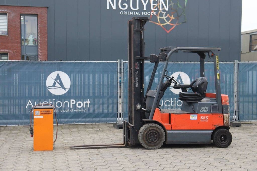 Frontstapler of the type Toyota 7FBMF25, Gebrauchtmaschine in Antwerpen (Picture 1)
