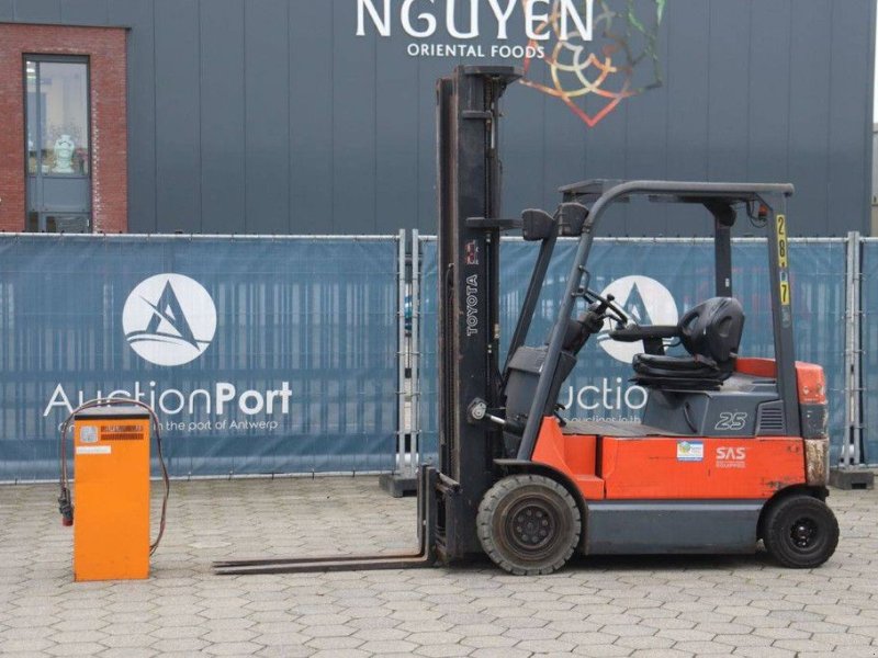 Frontstapler tip Toyota 7FBMF25, Gebrauchtmaschine in Antwerpen
