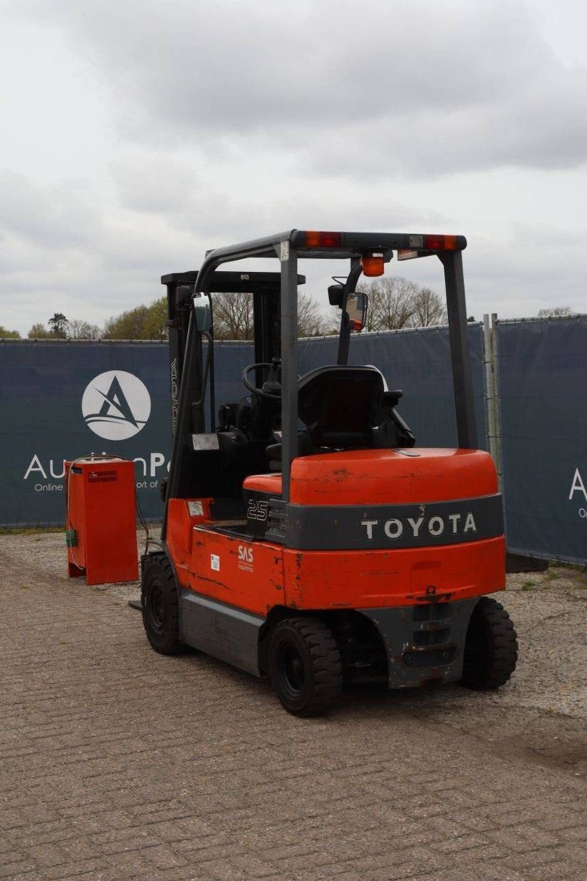 Frontstapler del tipo Toyota 7FBMF25, Gebrauchtmaschine en Antwerpen (Imagen 4)