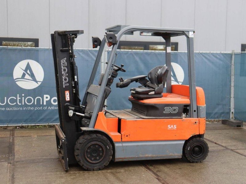 Frontstapler от тип Toyota 7FBMF30, Gebrauchtmaschine в Antwerpen (Снимка 1)