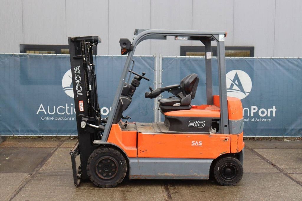 Frontstapler a típus Toyota 7FBMF30, Gebrauchtmaschine ekkor: Antwerpen (Kép 2)