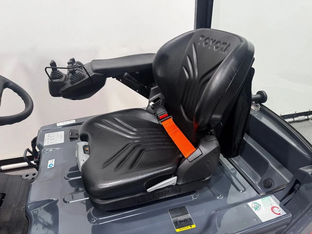 Frontstapler of the type Toyota 8 FBM 20 T, Neumaschine in Culemborg (Picture 11)