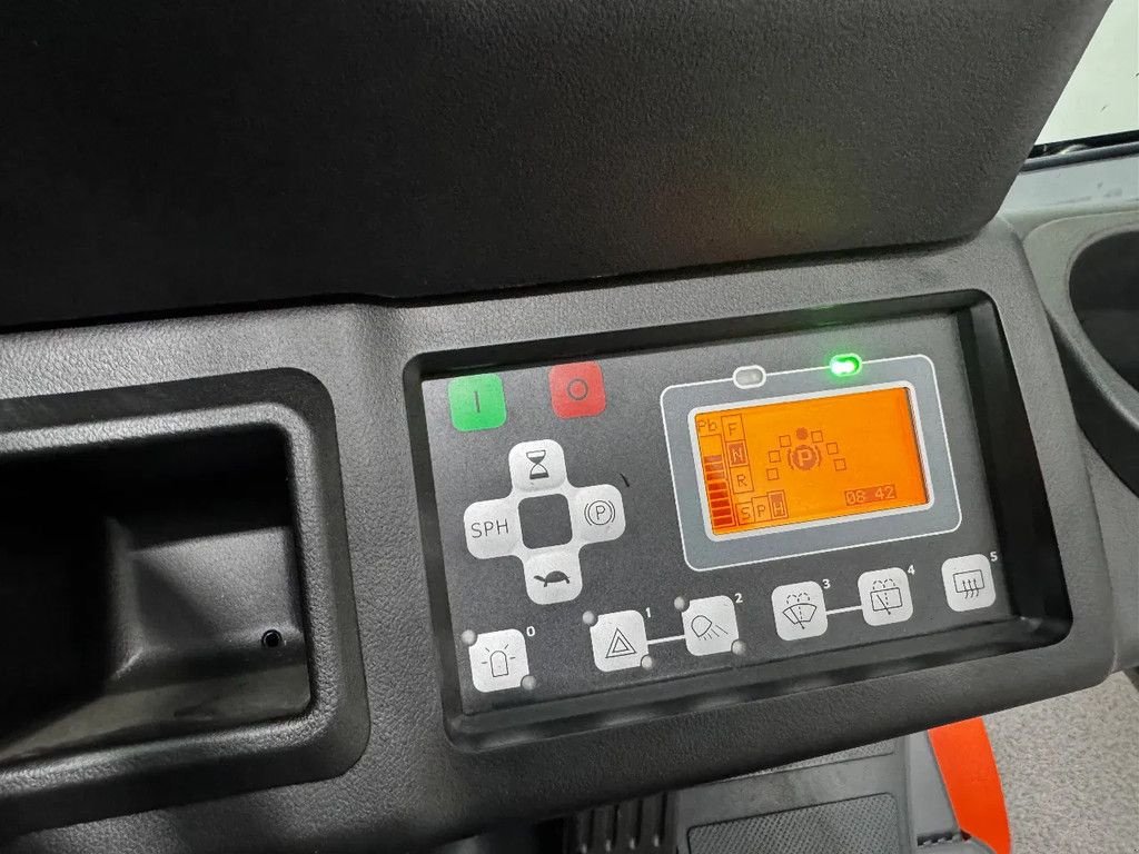 Frontstapler of the type Toyota 8 FBM 20 T, Neumaschine in Culemborg (Picture 9)