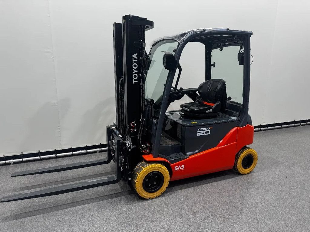 Frontstapler of the type Toyota 8 FBM 20 T, Neumaschine in Culemborg (Picture 1)