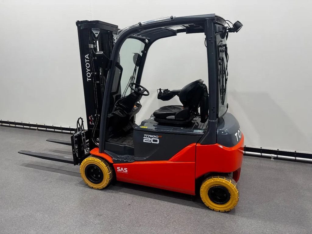 Frontstapler of the type Toyota 8 FBM 20 T, Neumaschine in Culemborg (Picture 2)