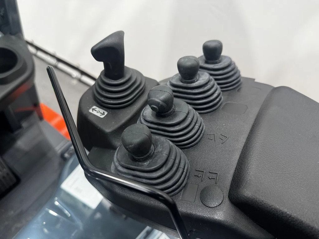 Frontstapler of the type Toyota 8 FBM 20 T, Neumaschine in Culemborg (Picture 10)