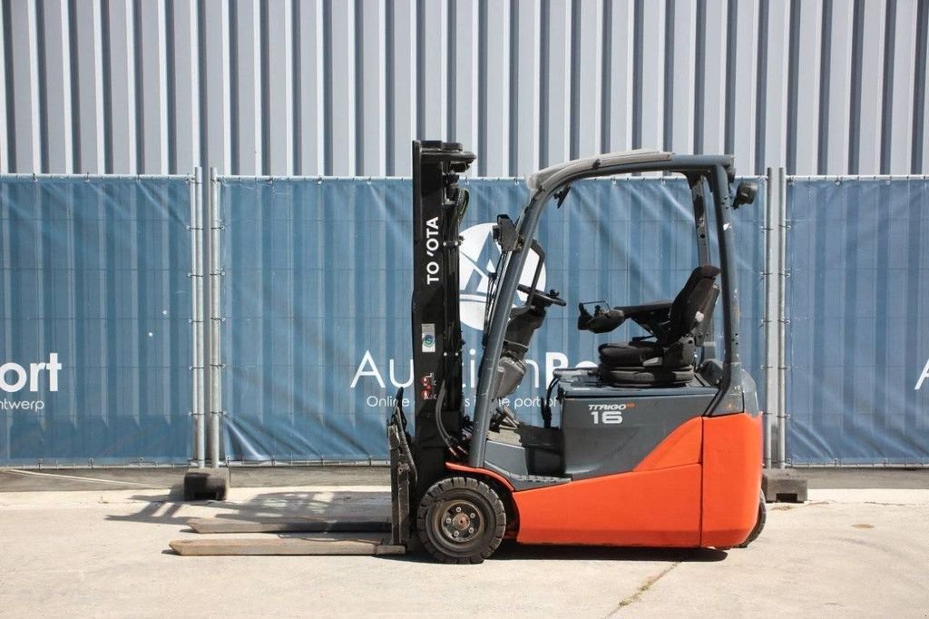 Frontstapler del tipo Toyota 8FBEK16T, Gebrauchtmaschine In Antwerpen (Immagine 2)