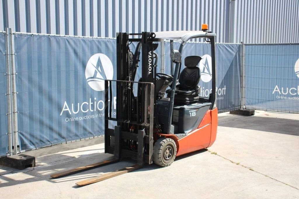 Frontstapler del tipo Toyota 8FBEK18T, Gebrauchtmaschine In Antwerpen (Immagine 9)