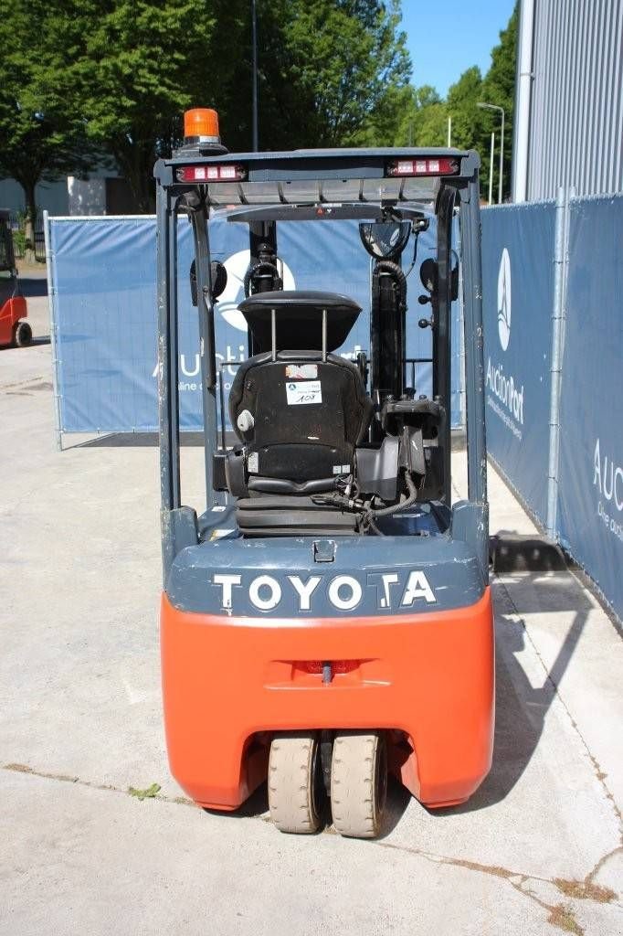 Frontstapler del tipo Toyota 8FBEK18T, Gebrauchtmaschine In Antwerpen (Immagine 4)