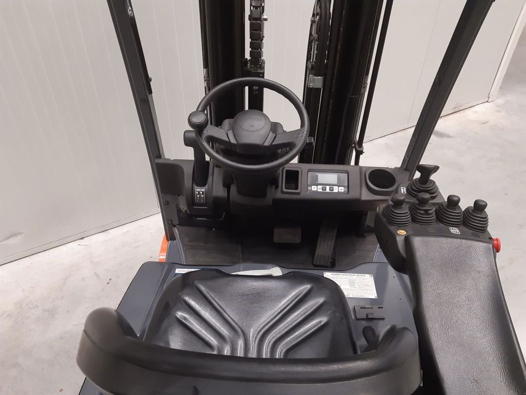 Frontstapler of the type Toyota 8FBEKT18, Gebrauchtmaschine in Barneveld (Picture 4)