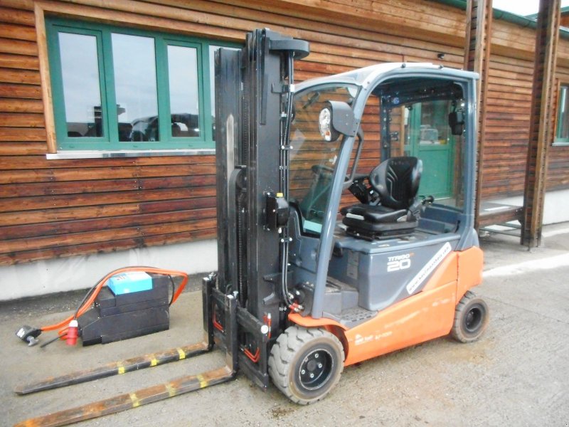 Frontstapler des Typs Toyota 8FBM20Z Triplex 4,7m + 3. u. 4. Kreis bis Gabelt, Gebrauchtmaschine in St. Nikolai ob Draßling (Bild 1)