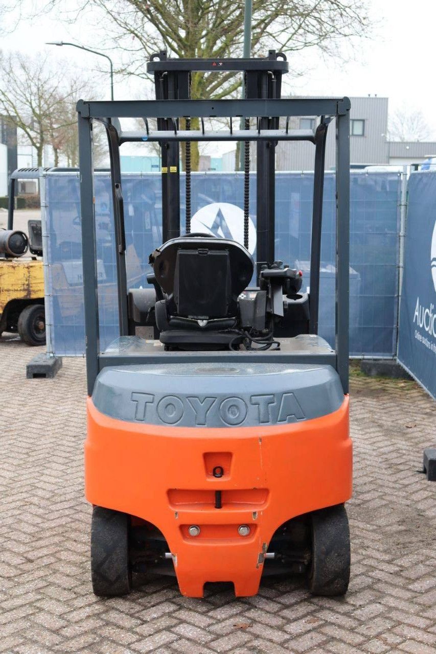 Frontstapler del tipo Toyota 8FBMKT30, Gebrauchtmaschine In Antwerpen (Immagine 5)