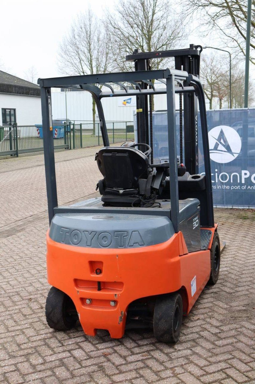 Frontstapler del tipo Toyota 8FBMKT30, Gebrauchtmaschine In Antwerpen (Immagine 7)